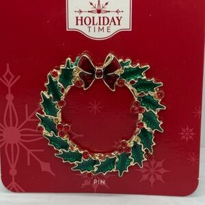 NWT Holiday Time Festive Wreath Pin with Green and Red